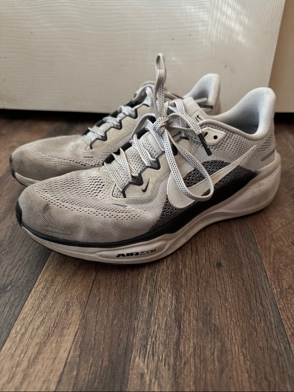 Women’s Nike Pegasus Running Sneakers Lightweight Gray/Black/White Size 8.5